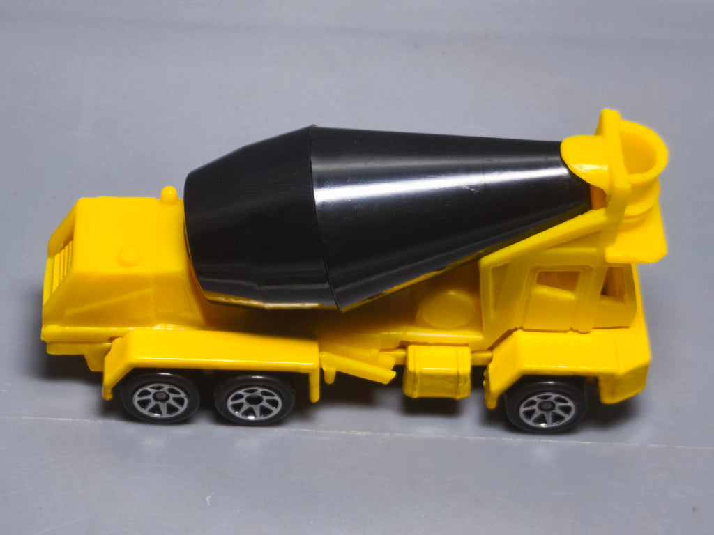 Hot Wheels 1997 exclusive multipack toys R Us Oshkosh cement mixer (A36)