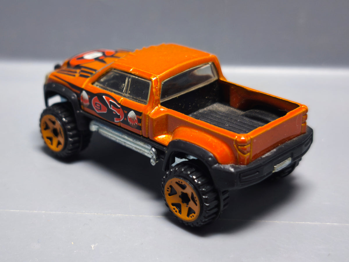Hot Wheels 2007 easter egg-clusive Mega duty    (A25)