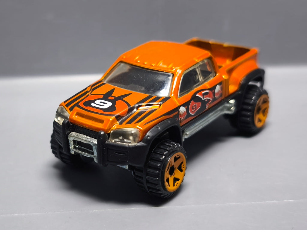 Hot Wheels 2007 easter egg-clusive Mega duty    (A25)