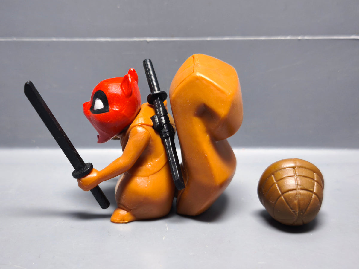 Marvel Bandai figurine Deadpool Chimichanga surprise rouge écureuil