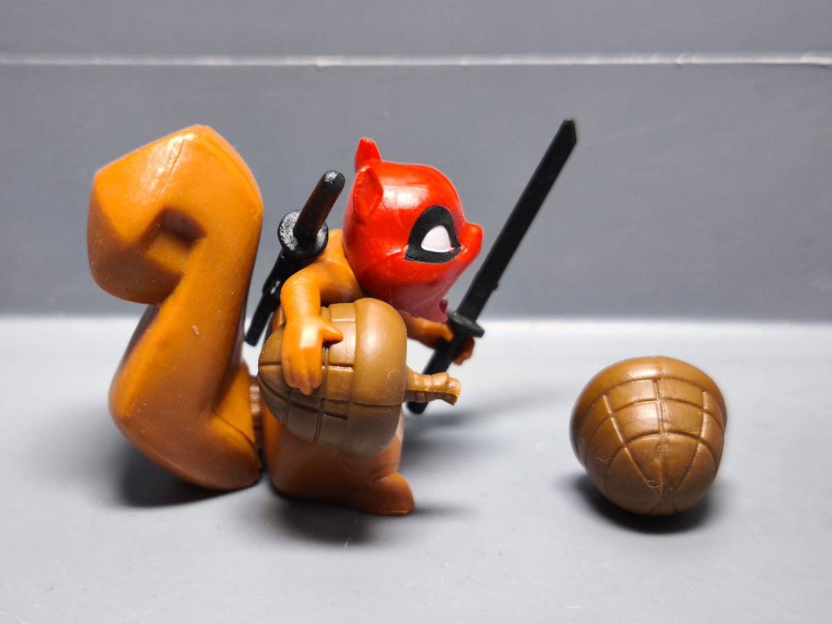 Marvel Bandai figurine Deadpool Chimichanga surprise rouge écureuil
