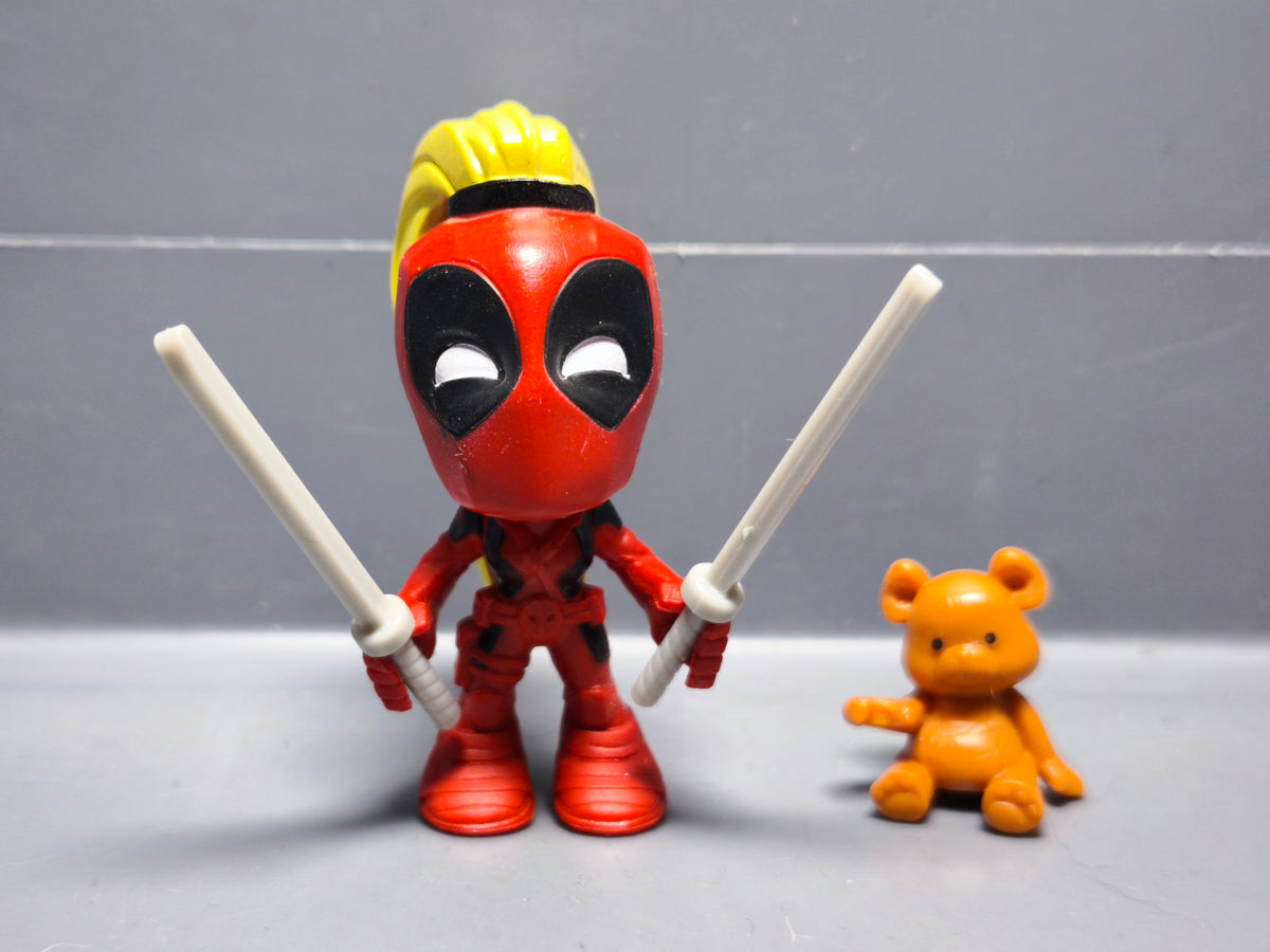 Marvel Bandai figurine Deadpool Chimichanga surprise rouge couette