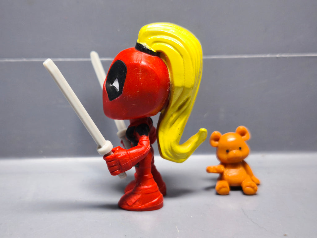 Marvel Bandai figurine Deadpool Chimichanga surprise rouge couette