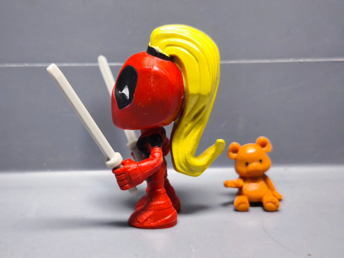 Marvel Bandai figurine Deadpool Chimichanga surprise rouge couette