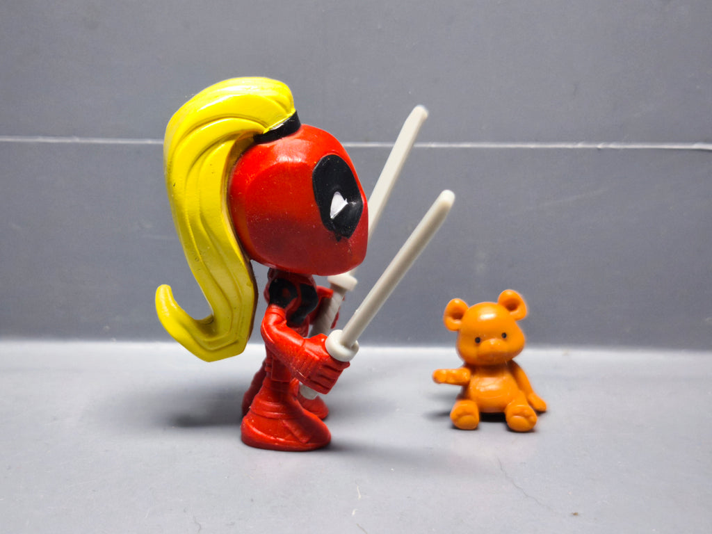 Marvel Bandai figurine Deadpool Chimichanga surprise rouge couette