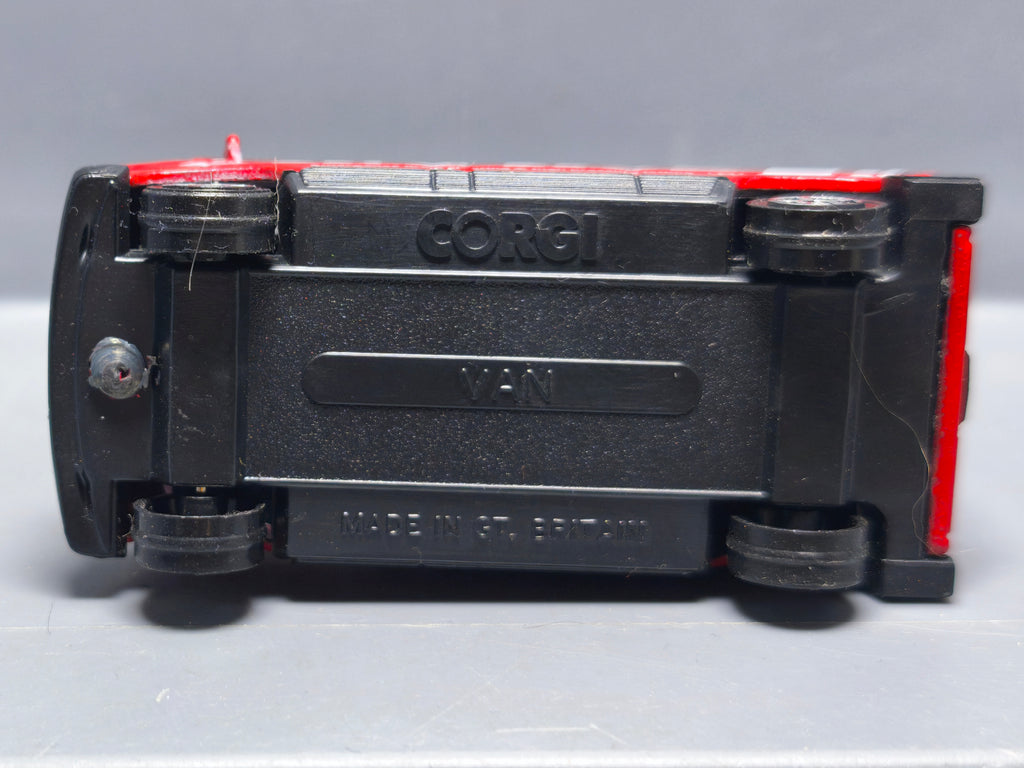 Renault Trafic Dyno-rod rouge corgi juniors made in gt britain (CP04)