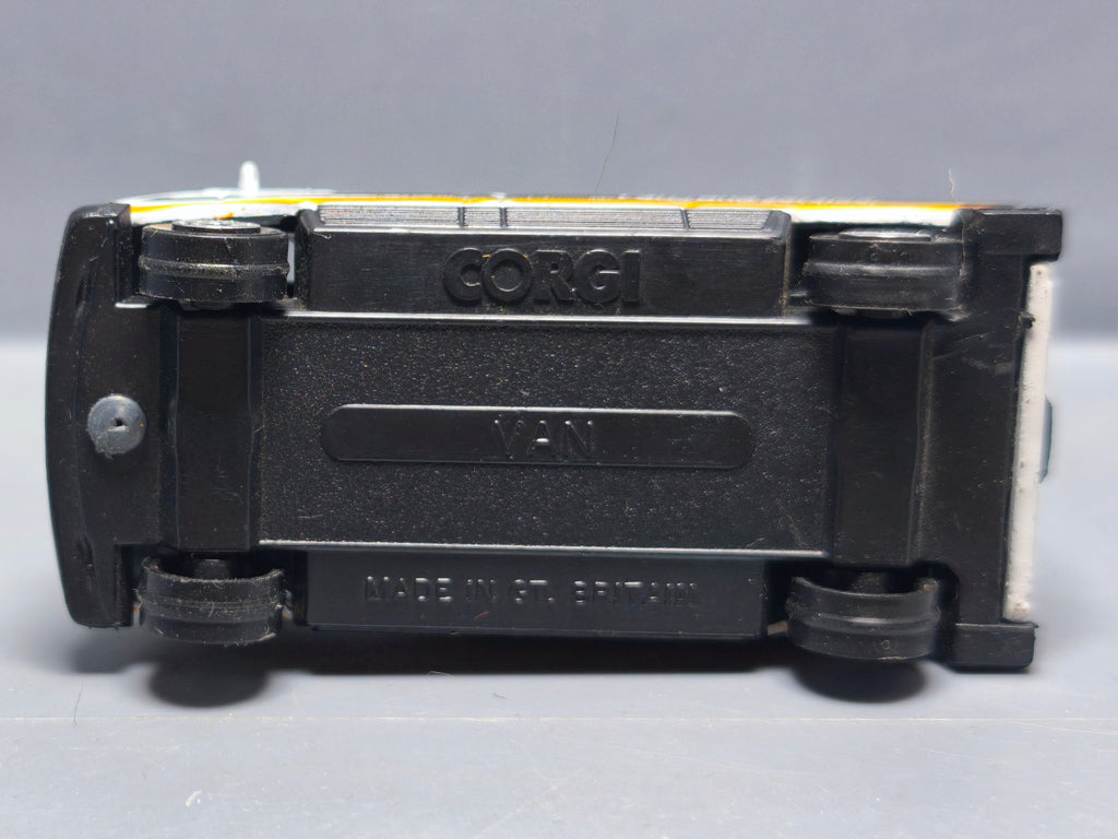 Renault Trafic renault parts and service corgi juniors made in gt britain (A01)
