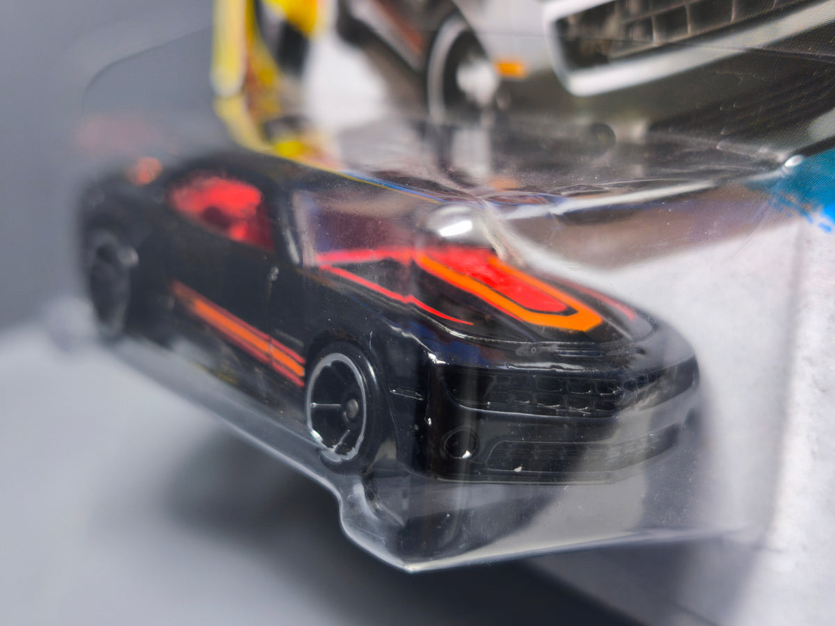 Hot Wheels '10 Camaro SS Chevrolet 2013-226 (DV013)