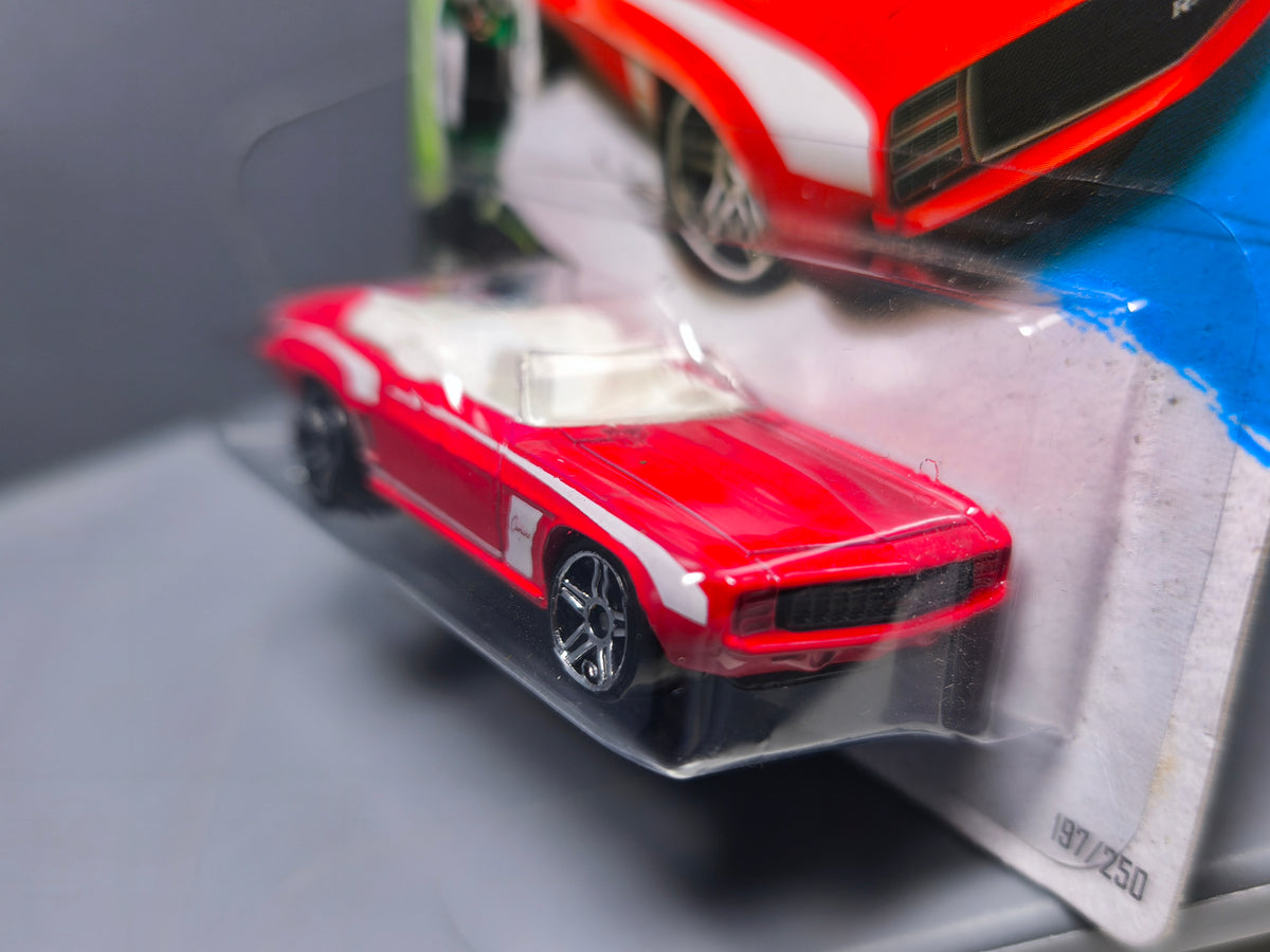 Hot Wheels '69 Camaro Chevrolet 2013-197 (DV013)