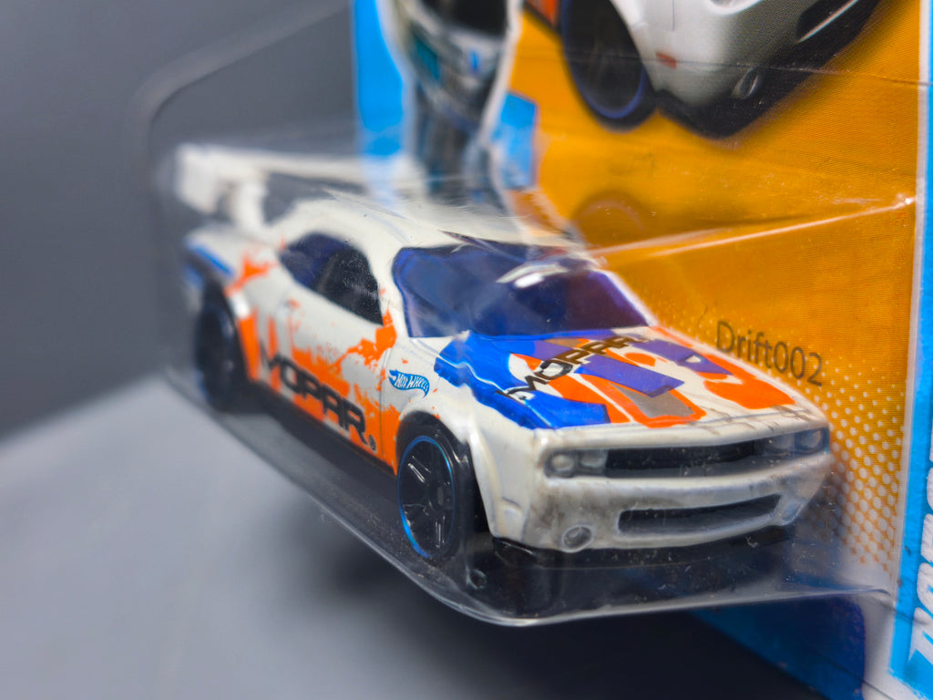 Hot Wheels Dodge Challenger Drift Car 2012-229 (DV013)