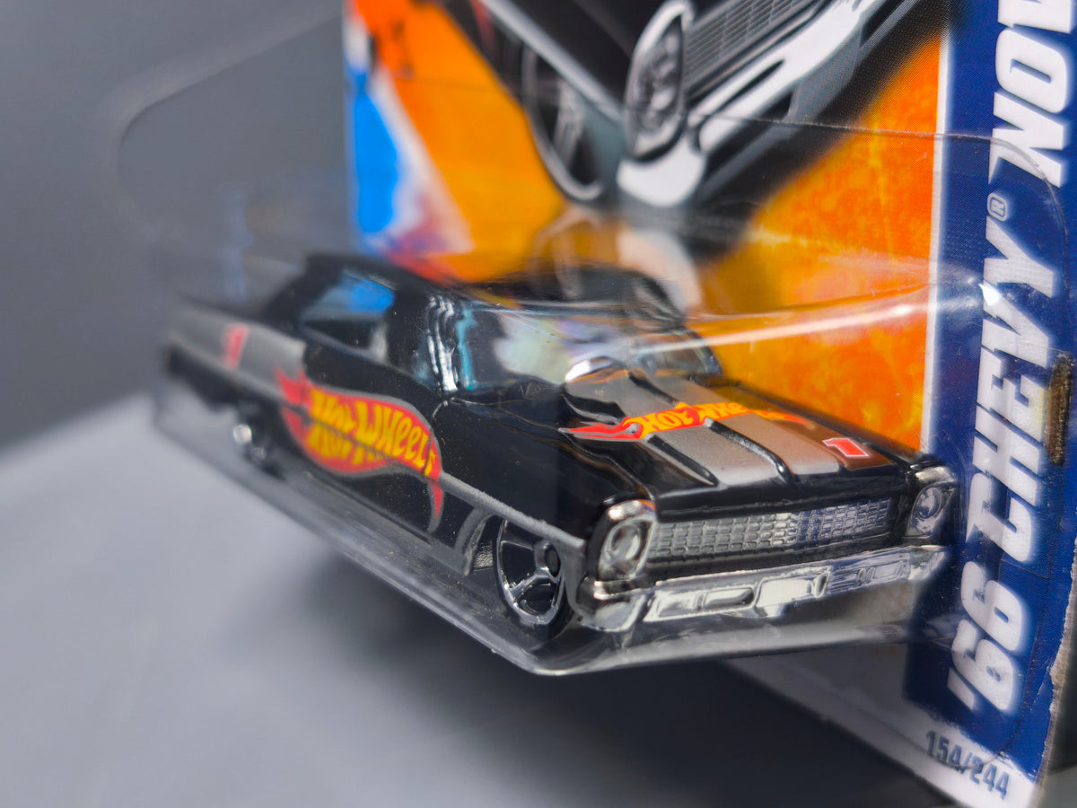 Hot Wheels '66 Chevy Nova Chevrolet 2011-154 (DV013)