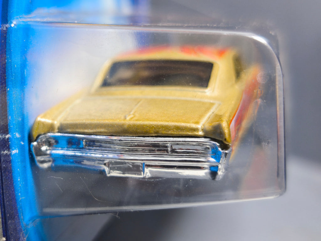 Hot Wheels 1965 Pontiac Bonneville 2003-215 (DV013)