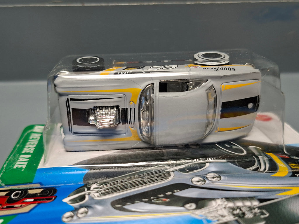 Hot Wheels '62 corvette    2025-182 (NP39)