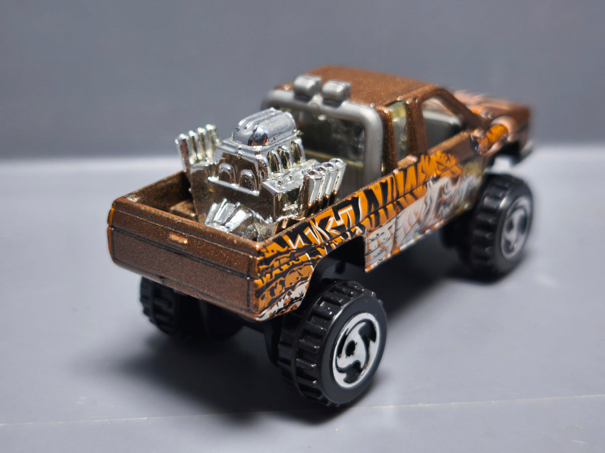 Hot Wheels Nissan hardbody 2000-021  (A16)