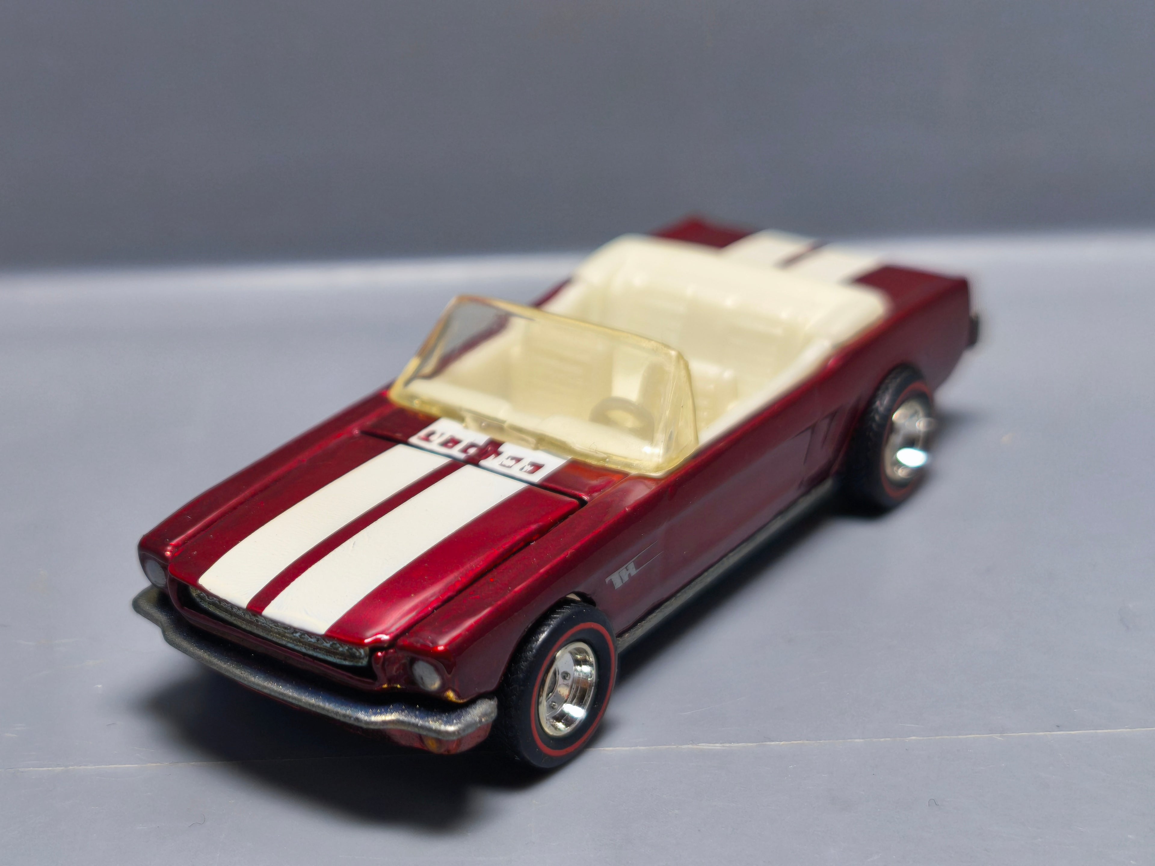 Hot Wheels Treasure Hunt 65 mustang convertible 2009-043 (A07)