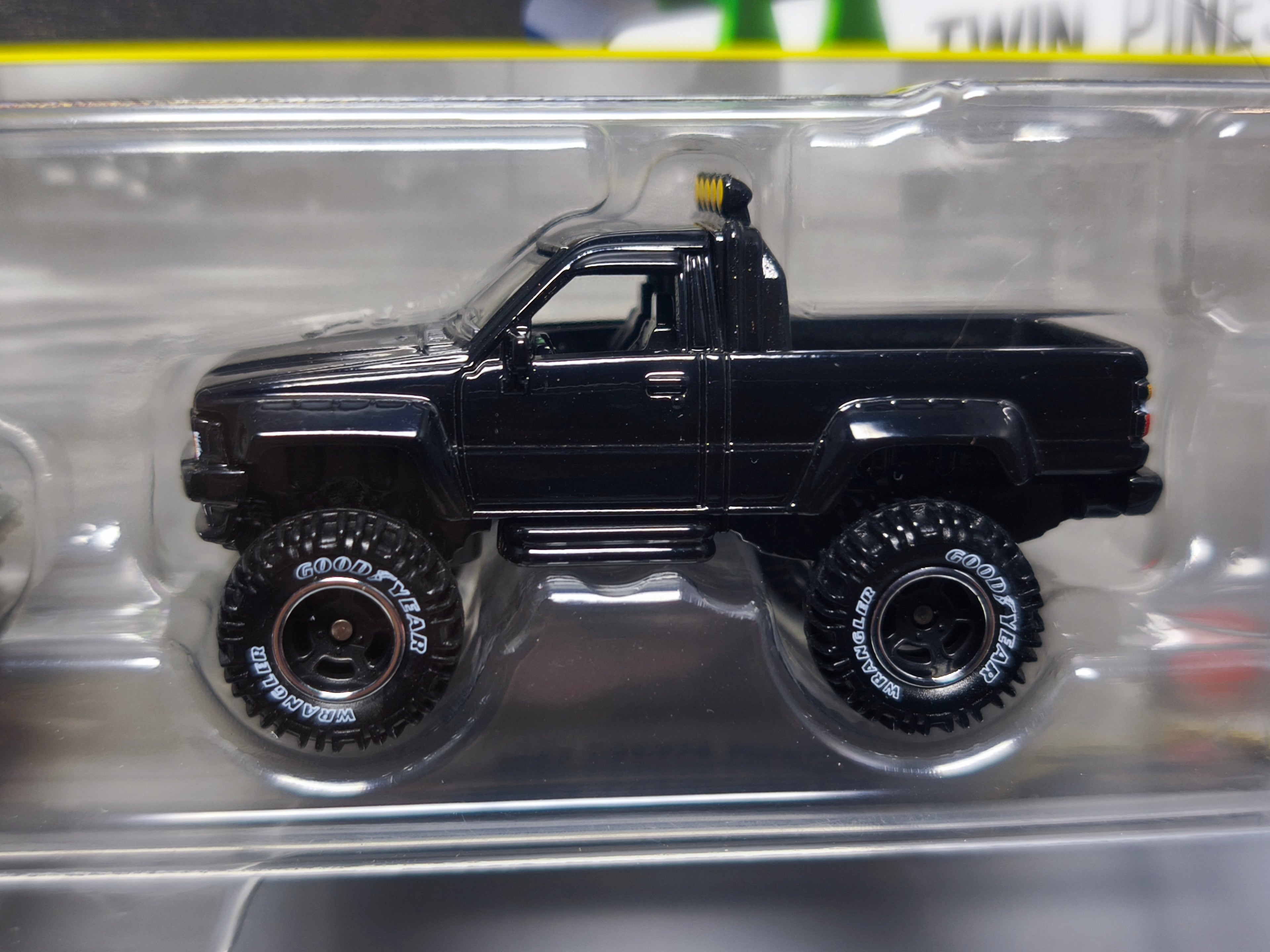Hot Wheels Premium 2-pack BTTF time machine 1987 Toyota Pickup (Cart)