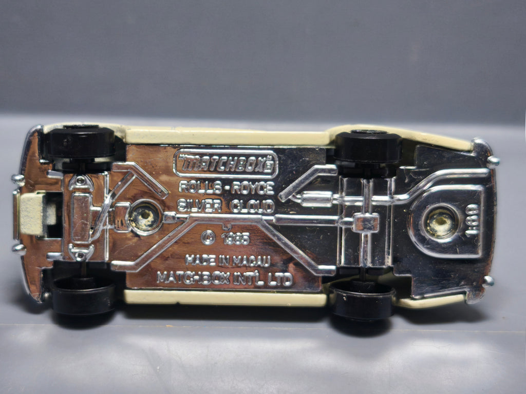 Matchbox 1982 mainline  Rolls royce silver cloud II version crème   (A06)