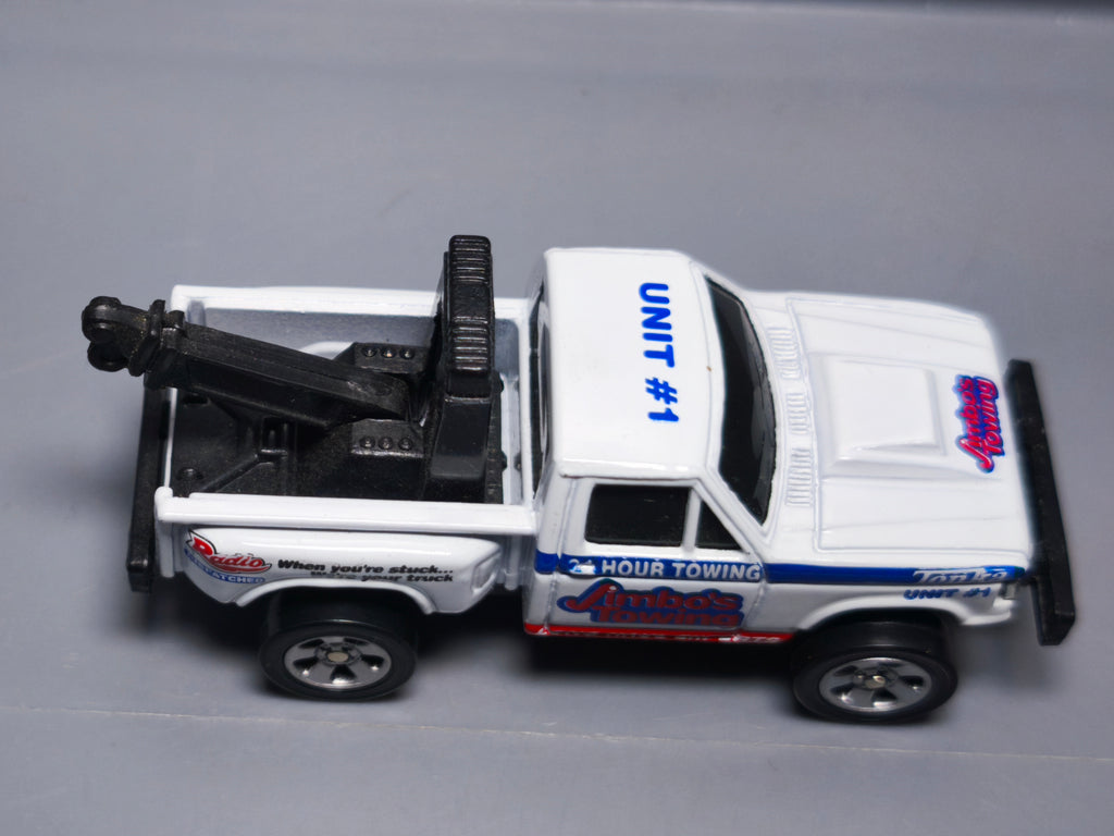 Maisto 89 Ford f-150 baja wrecker  (A21)