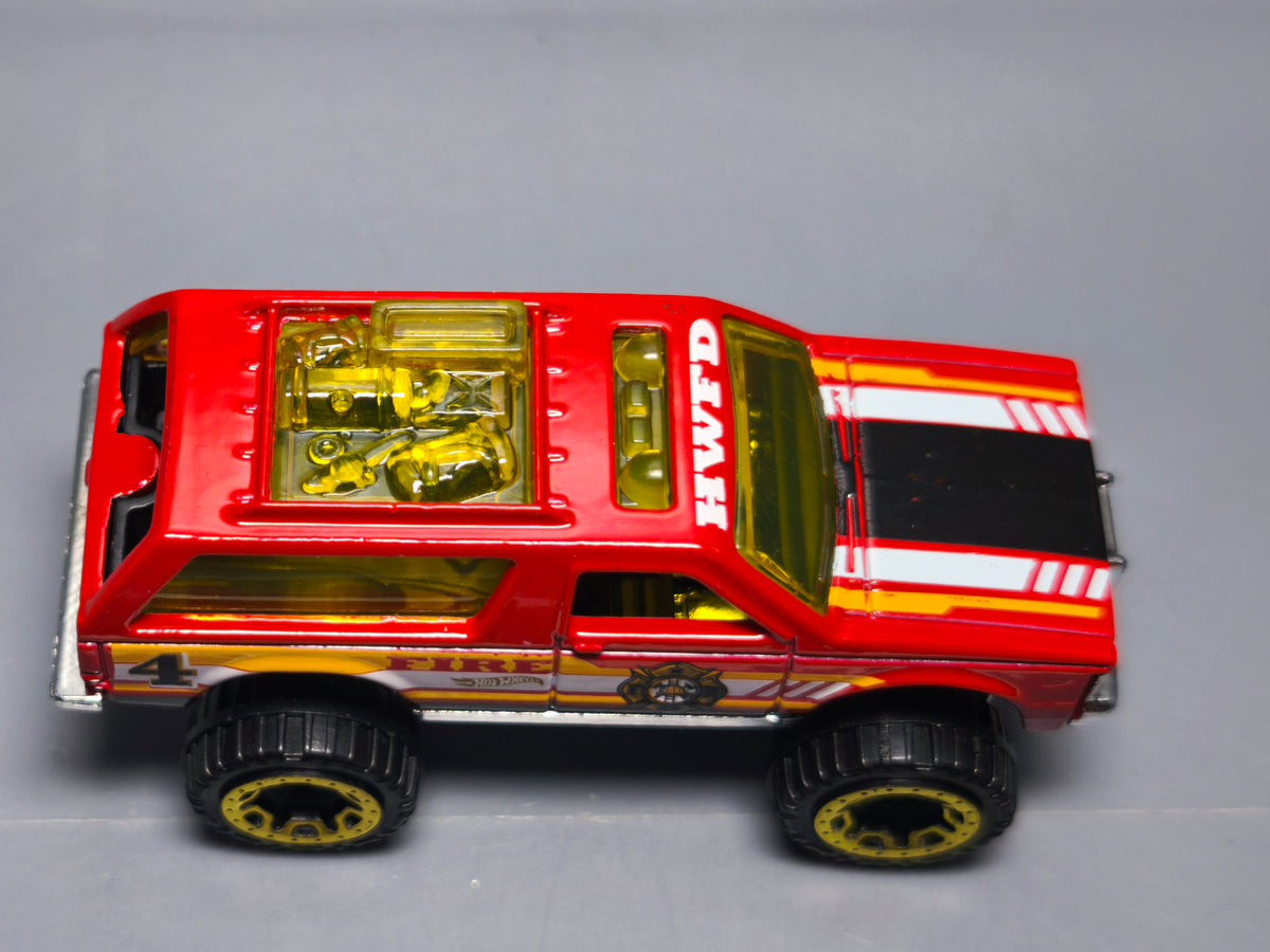 Hot Wheels Chevy Blazer 4X4 2016-213      (A20)