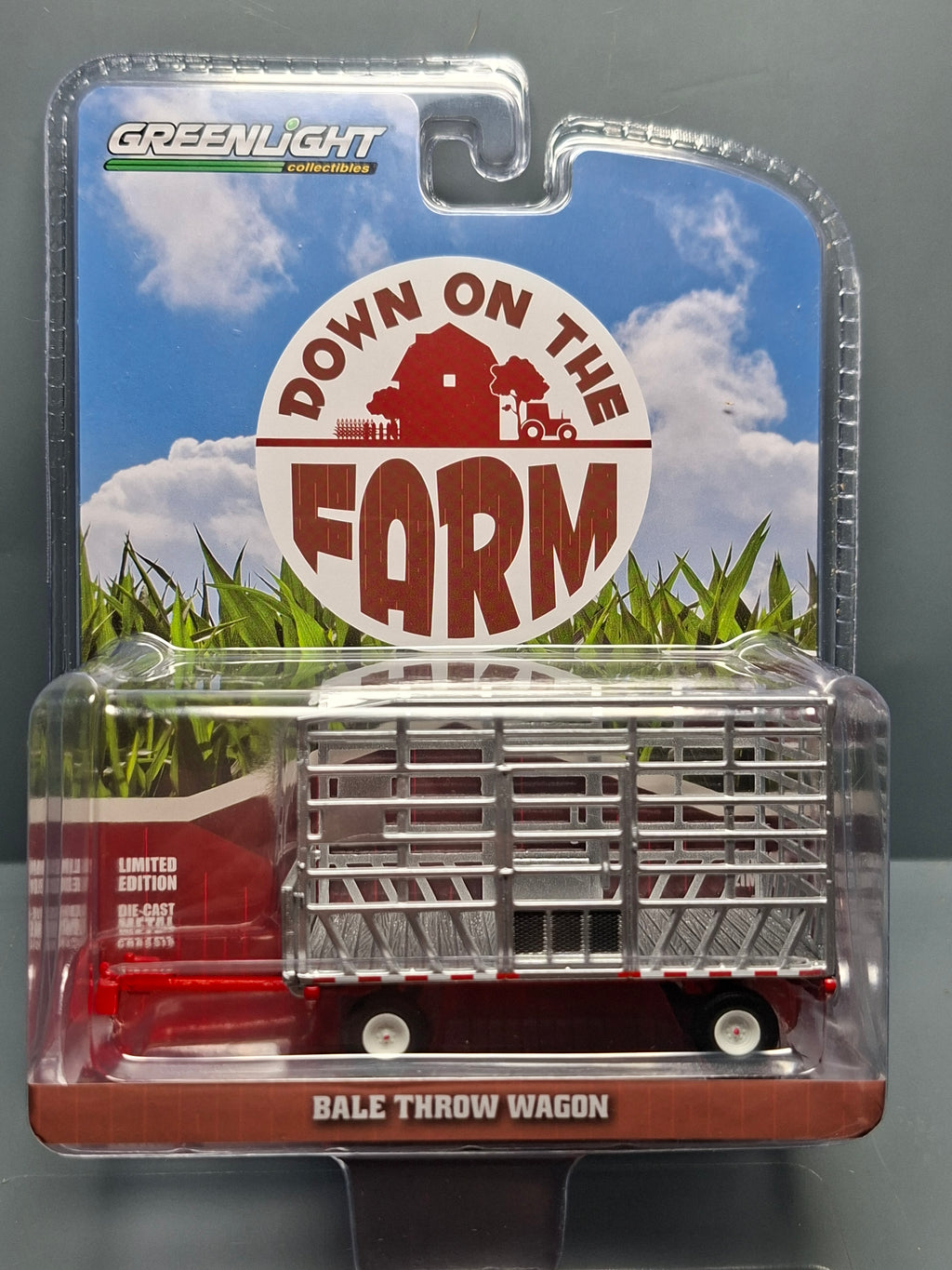 Greenlight  2024 Down on the Farm Series 9 Bail Throw Wagon in Sliver and Redb  (NG52)