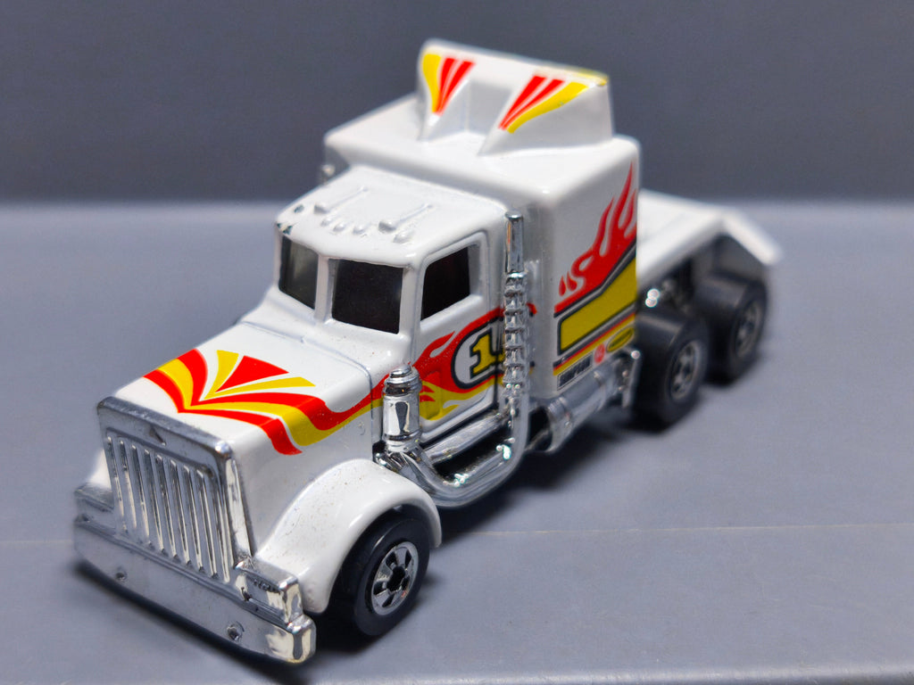 Hot Wheels Long shot 1983 version Hong Kong (NP31)