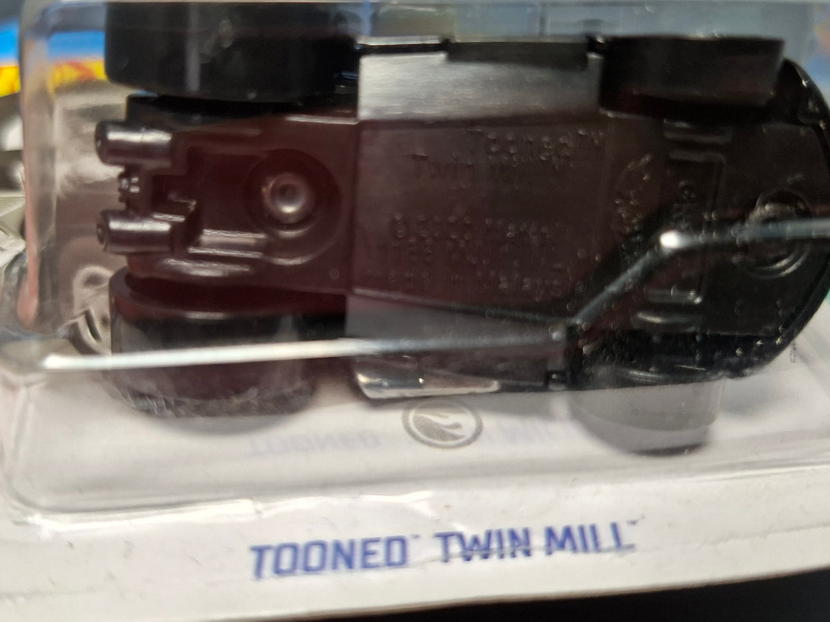 Hot Wheels Treasure Hunt Twin mill  2022-081 (NP19)