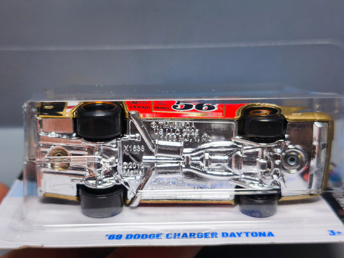 Hot Wheels '69 Dodge Charger Daytona 2026-023 (NP36)