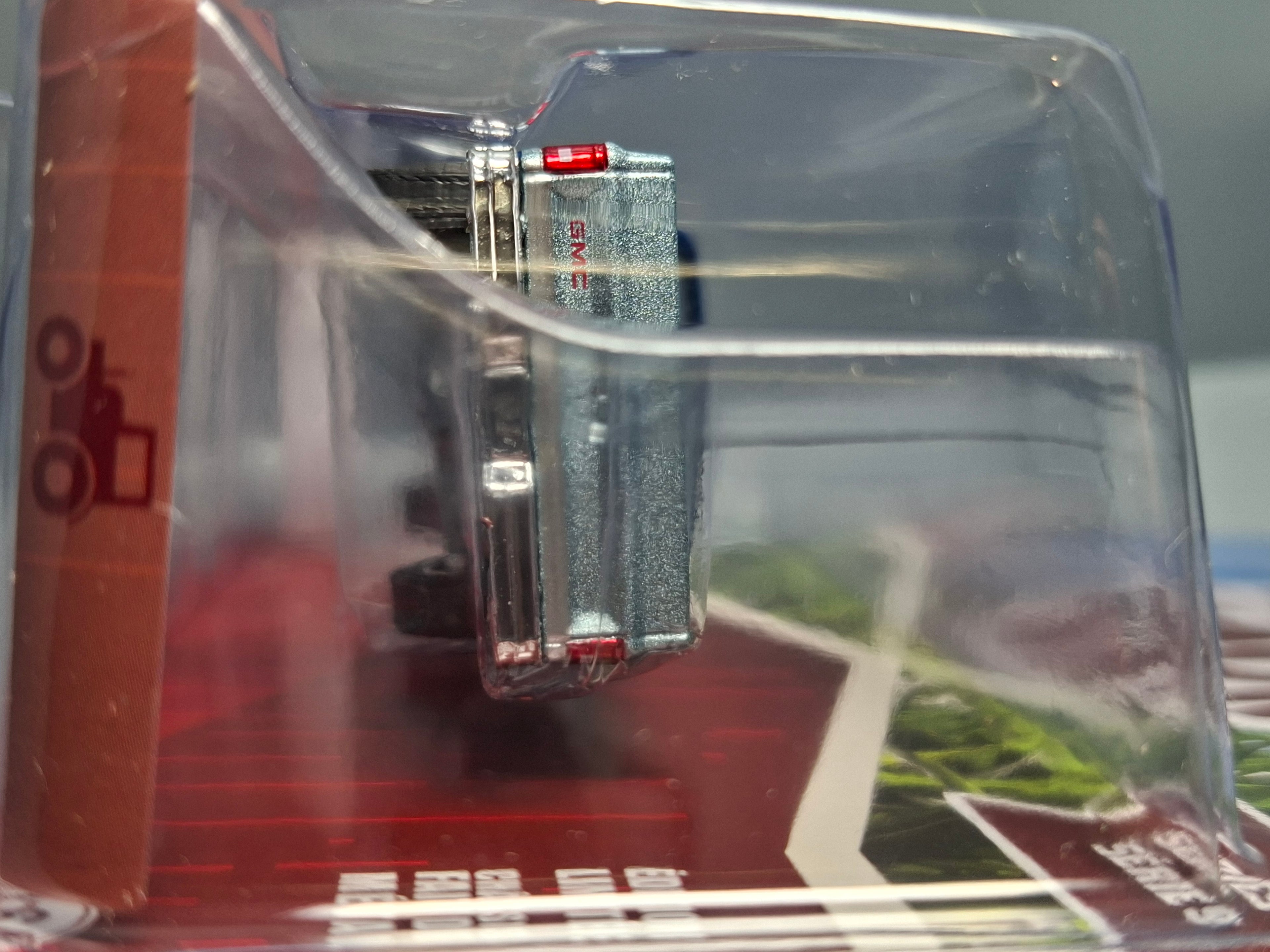 Greenlight 1/64 2024 Down on the Farm Series 9 1985 GMC Sierra Classic K2500   (NG52)