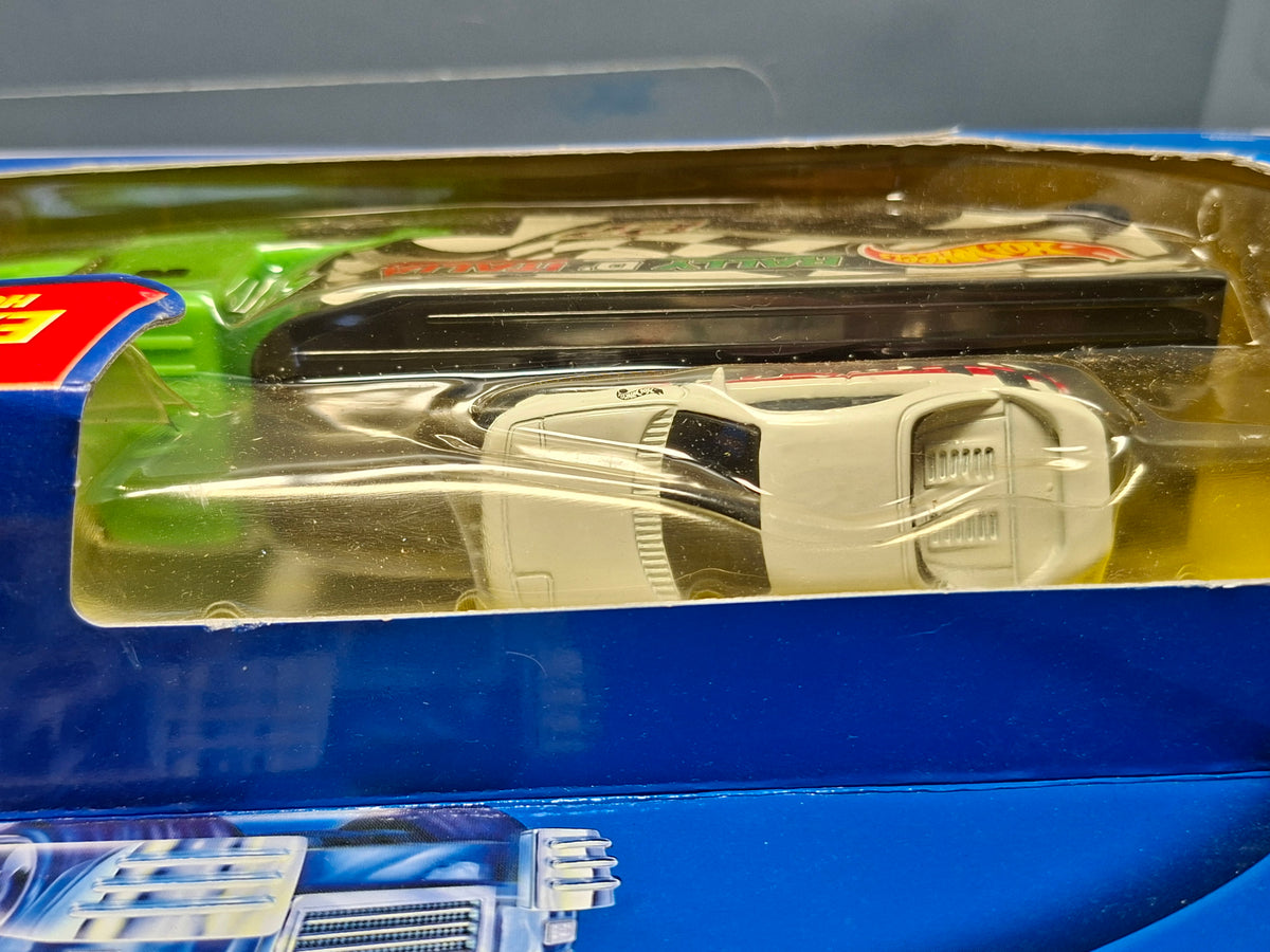 Hot Wheels 2001 pavement pounder Toyota mr2  (CT07)