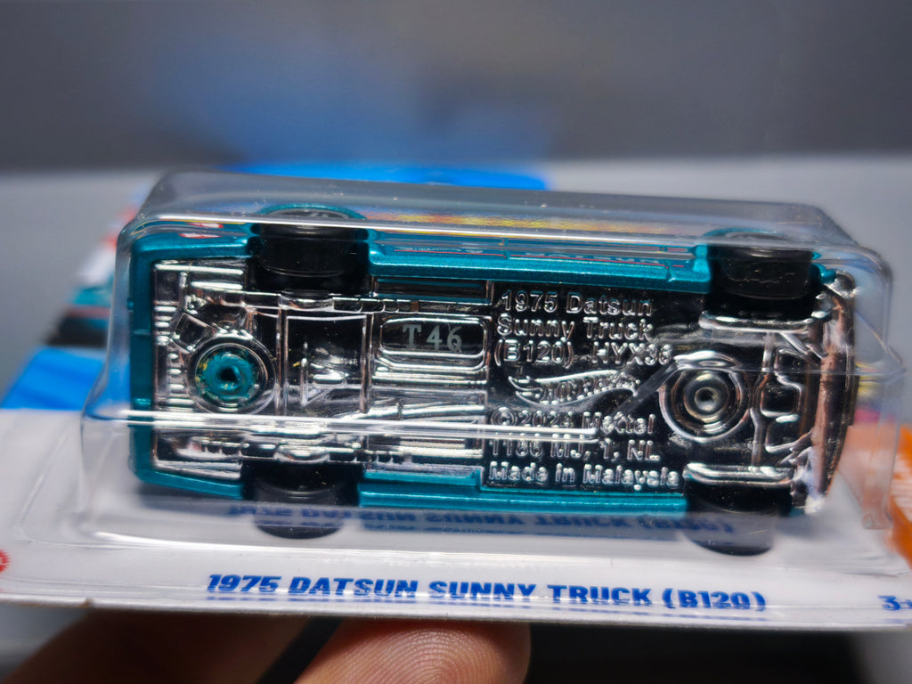 Hot Wheels 1975 datsun Sunny truck (B120) 2025-093 (NP09)