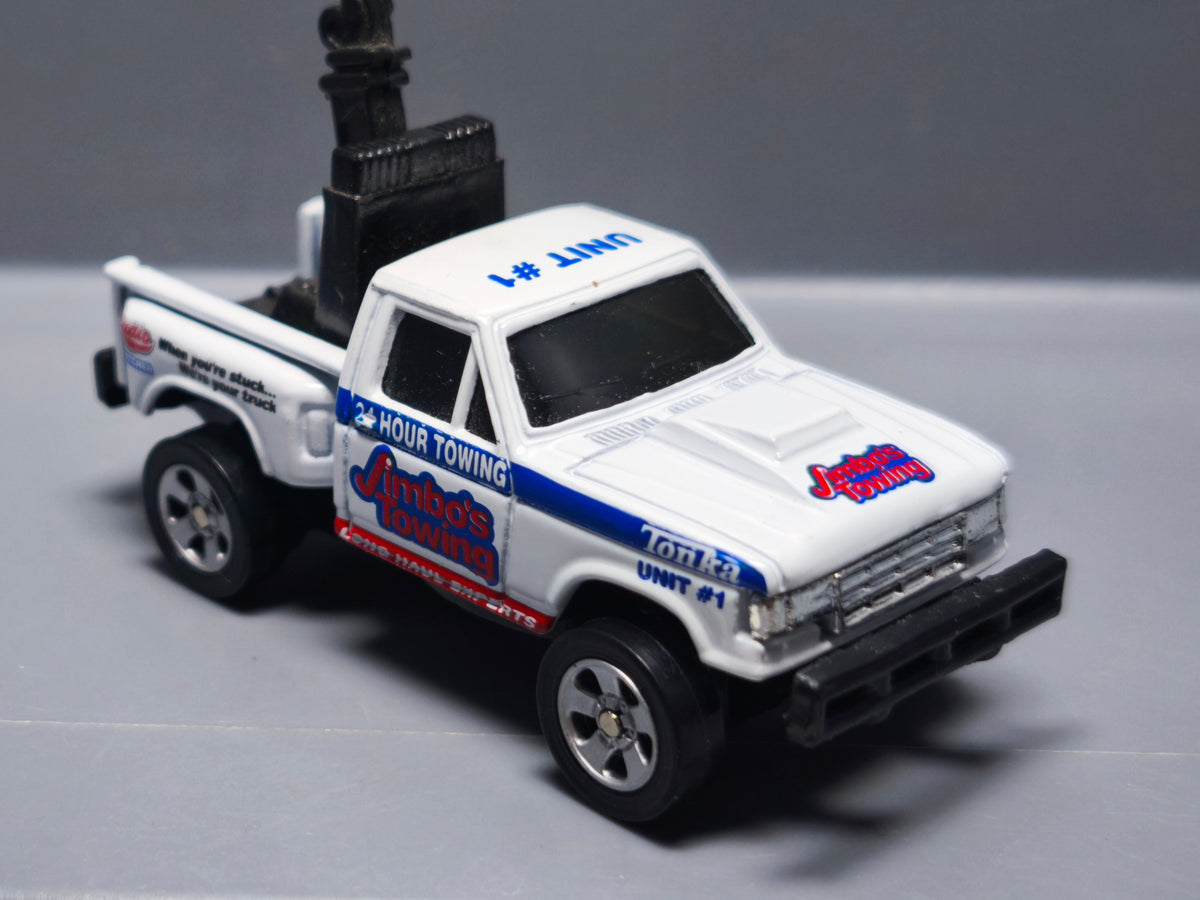 Maisto 89 Ford f-150 baja wrecker  (A21)