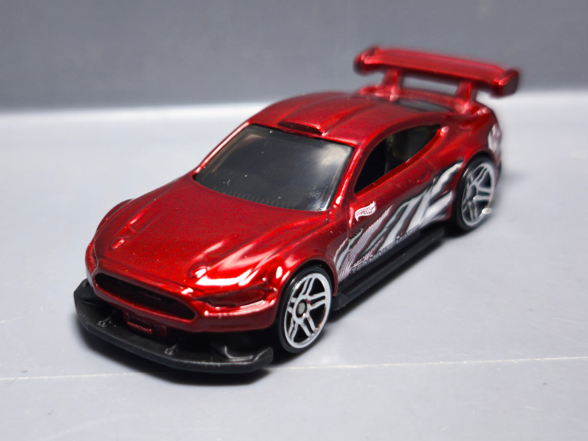 Hot Wheels 2024 multipack  Custom 18 Ford mustang GT    (A27)