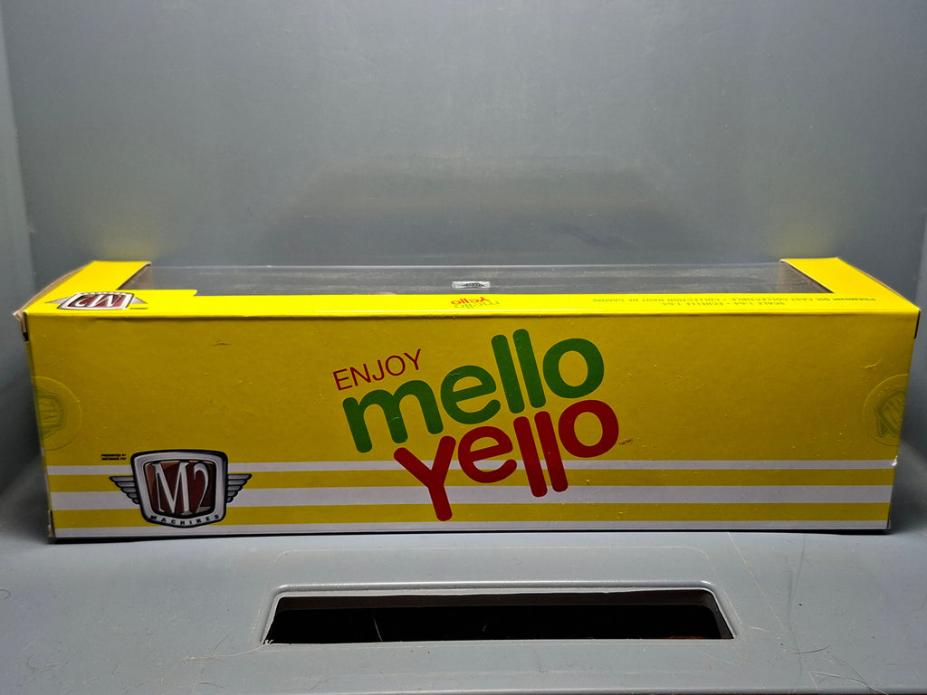 M2 Machines Coca Cola Mello Yello Volkswagen Double Cab Microbus Chase (CT08)