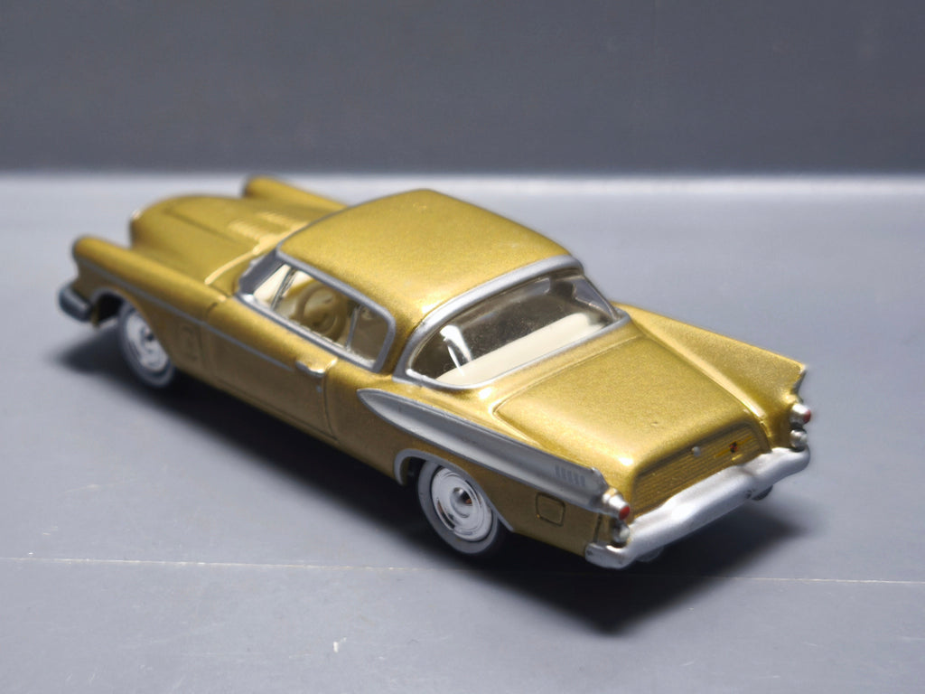 Johnny Lightning 2004 hot rods magazine  1947 studebaker golden Hawk  (A04)