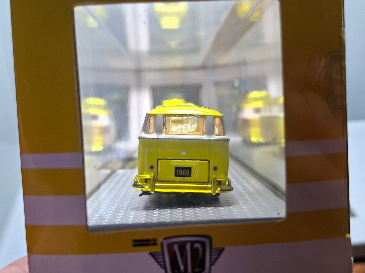 M2 Machines Coca Cola Mello Yello Volkswagen Double Cab Microbus Chase (CT08)