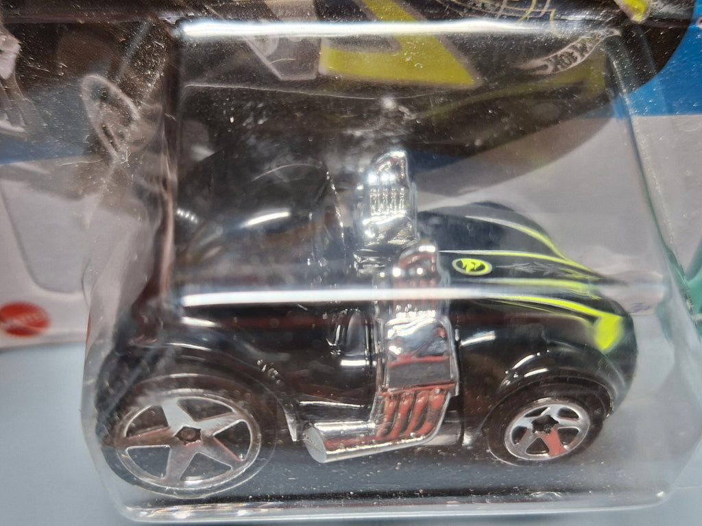 Hot Wheels Treasure Hunt Twin mill  2022-081 (NP19)