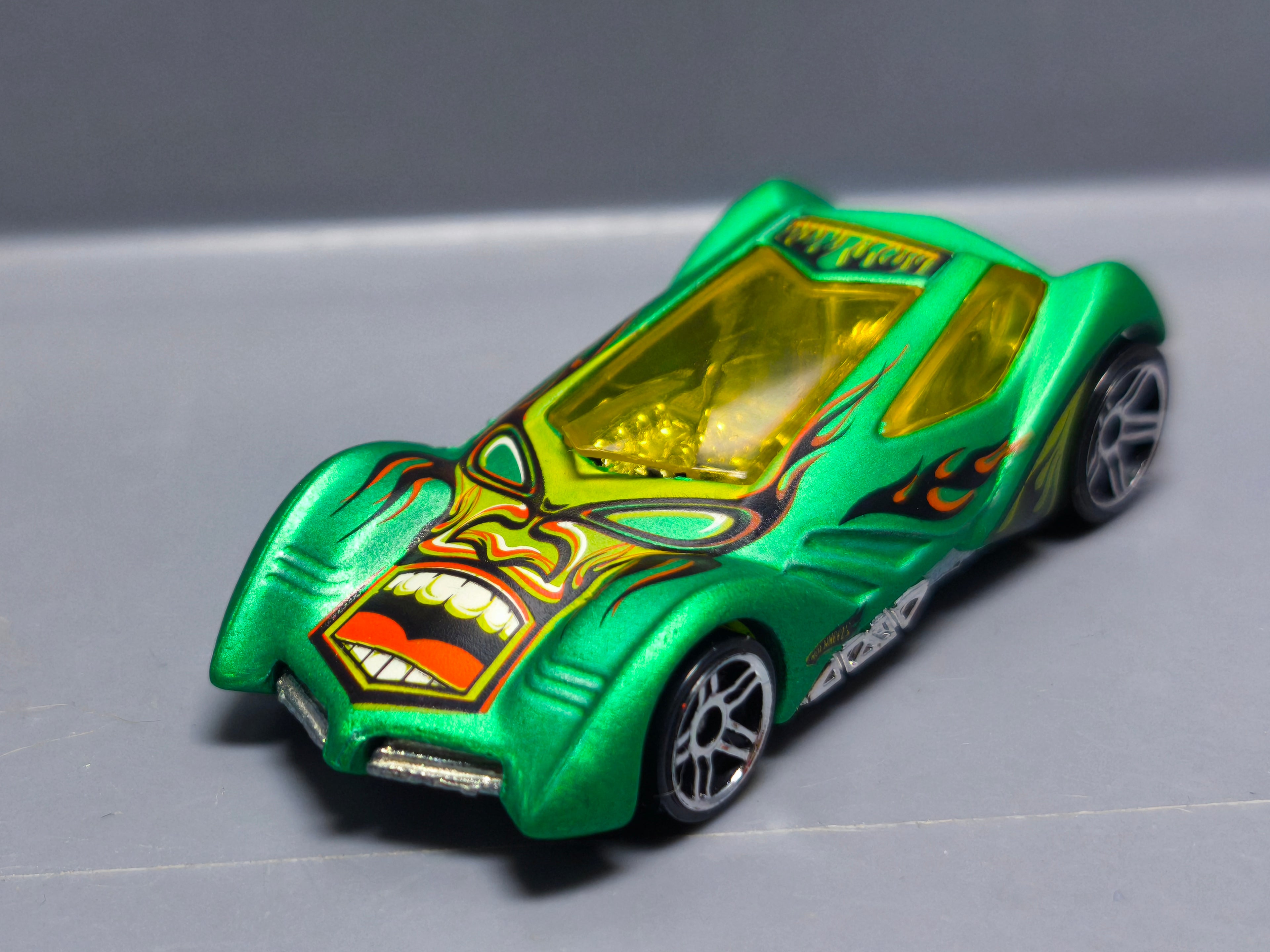 Hot Wheels Sinistra 2010-208 (A07)