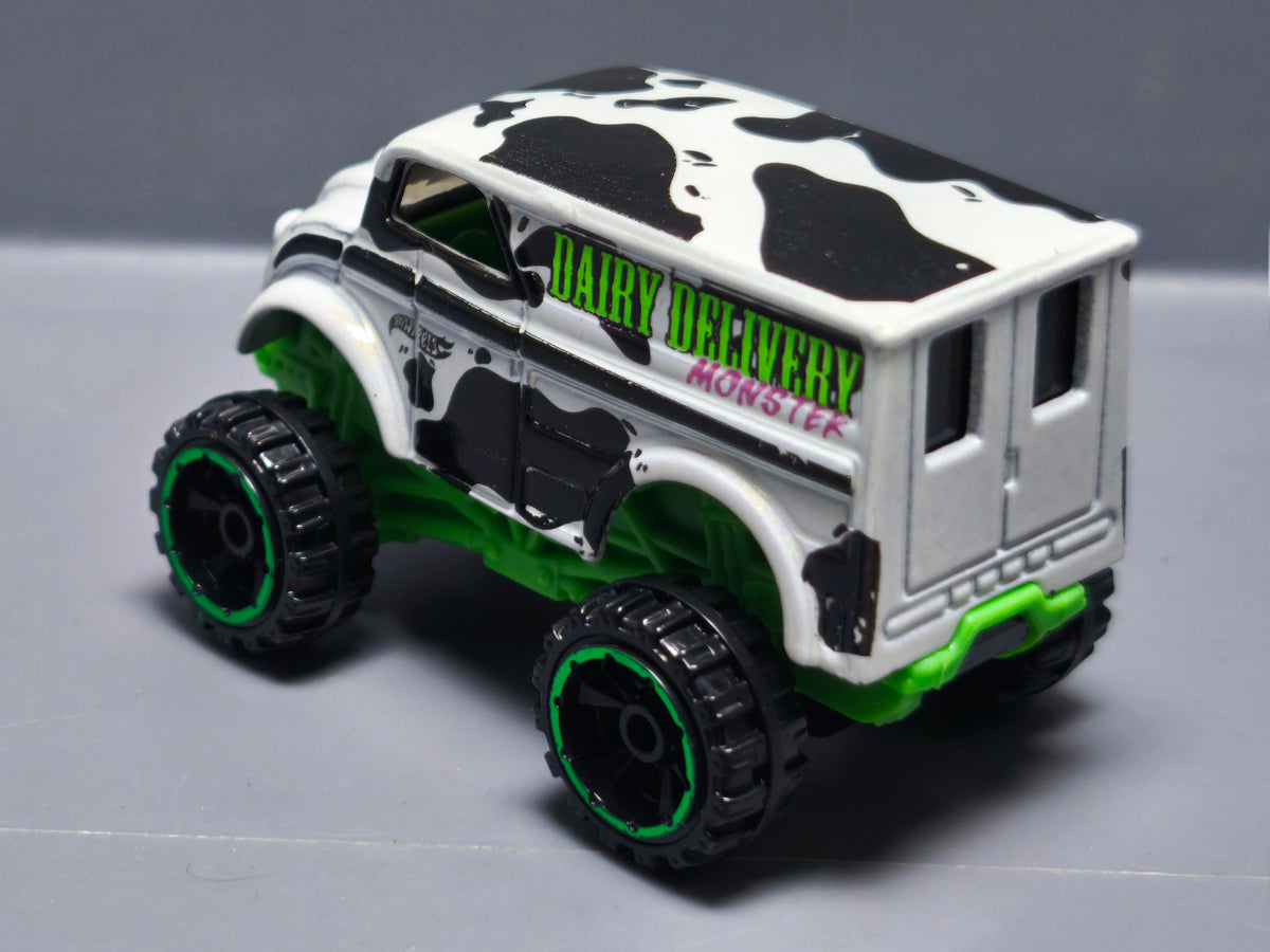 Hot Wheels Monster Dairy Delivery 2012-028 (A22)