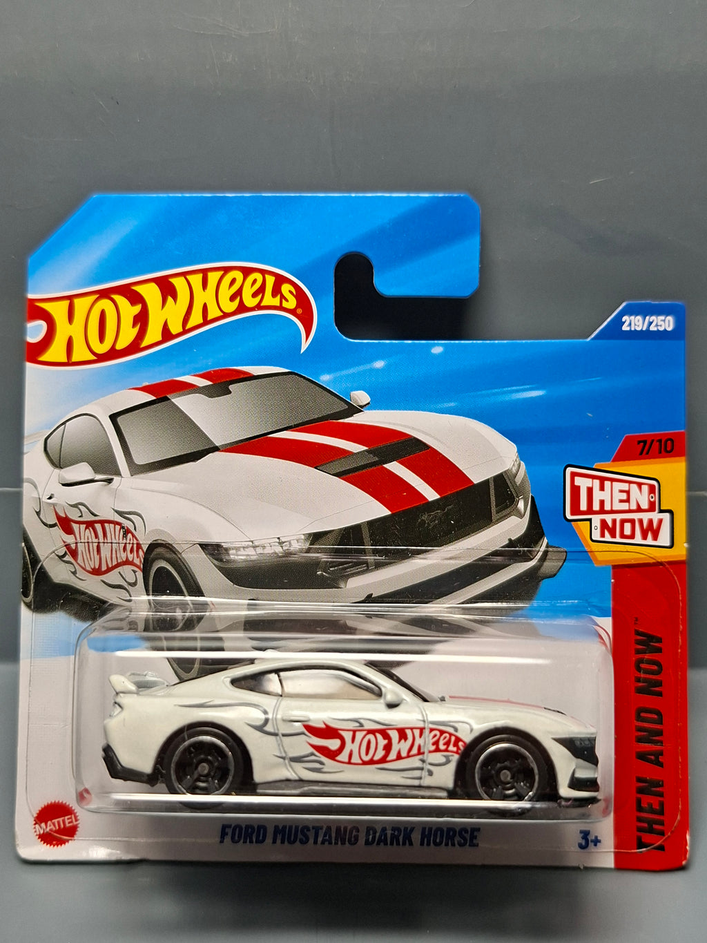 Hot Wheels Ford mustang dark horse 2025-219 (NP39)