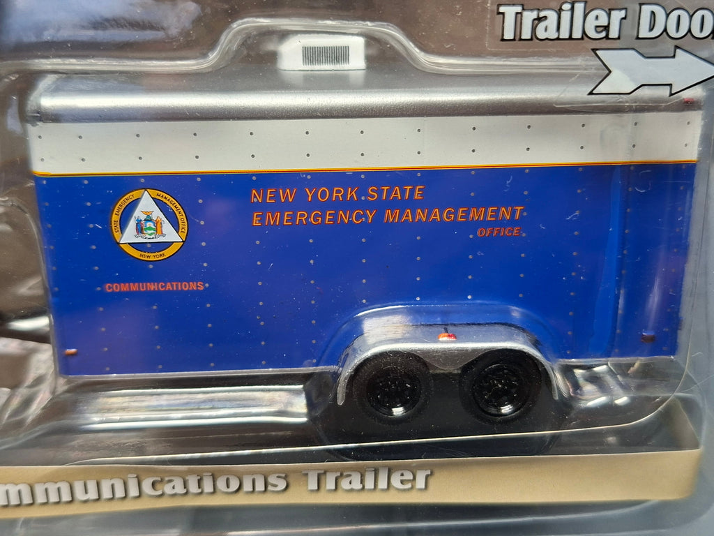 Greenlight Hitch & Tow 1987 Chevrolet M1008 & Semo Communications Trailer (CT04)