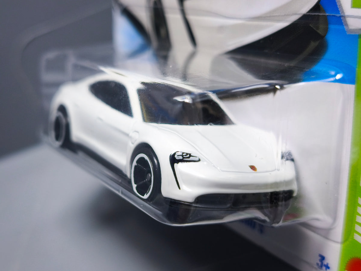 Hot Wheels Porsche Taycan Turbo S 2026-034 (NP36)