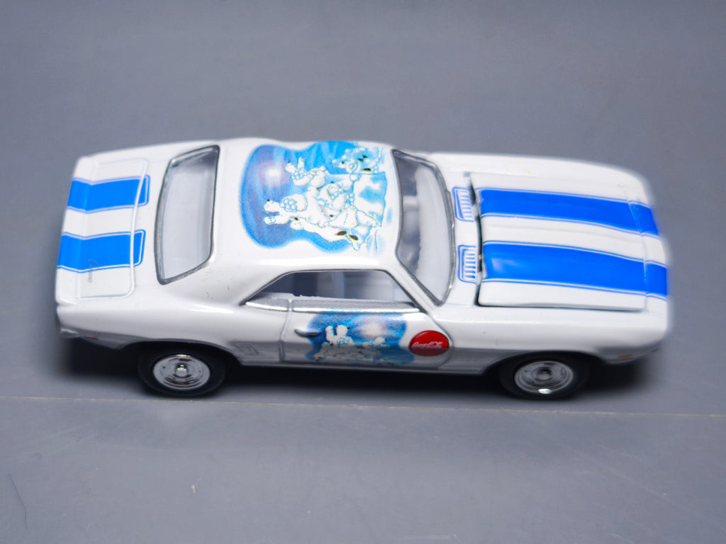 Johnny Lightning 2004 Coca-Cola holiday ornament  1969 Chevy camaro  (A33)