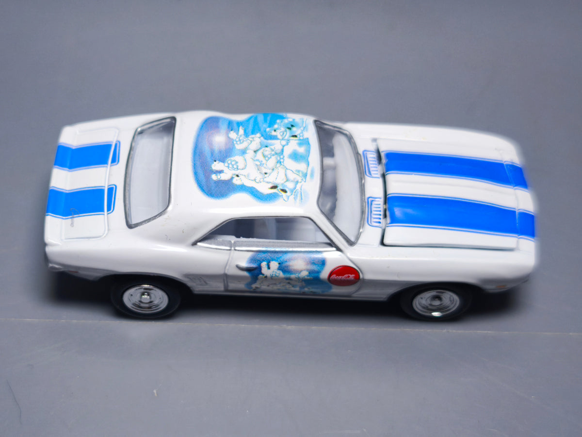 Johnny Lightning 2004 Coca-Cola holiday ornament  1969 Chevy camaro  (A33)