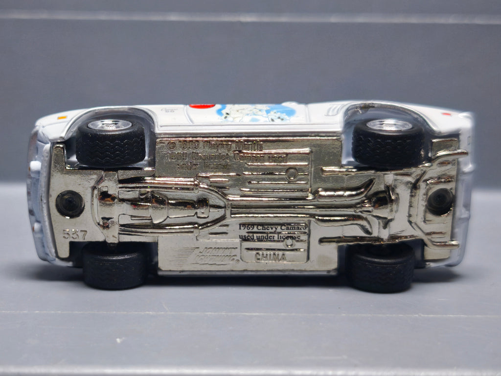 Johnny Lightning 2004 Coca-Cola holiday ornament  1969 Chevy camaro  (A33)