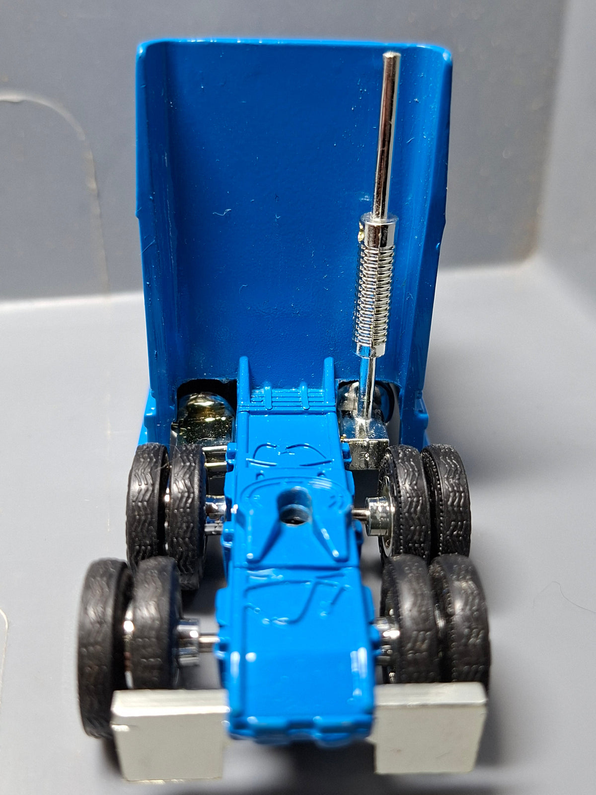 ERTL White GMC aero integral Falcon (NP25)