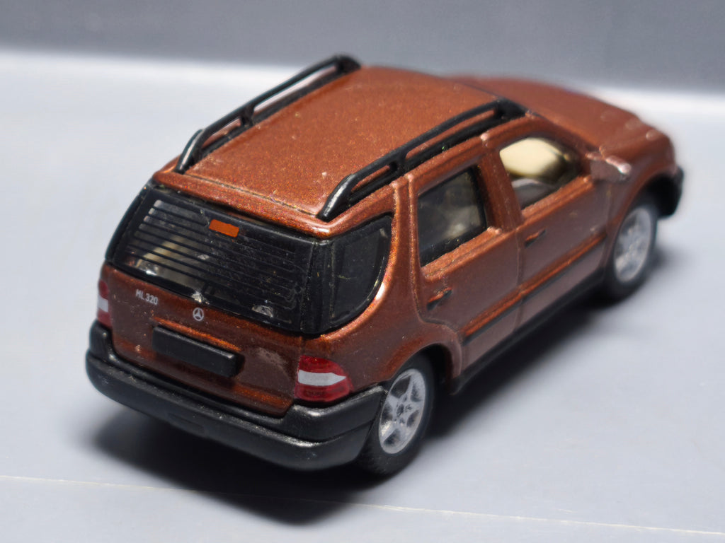 Hongwell 1/72  Mercedes benz M Class (A18)