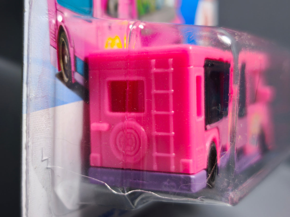 Hot Wheels Barbie Dream Camper 2026-021 (NP36)