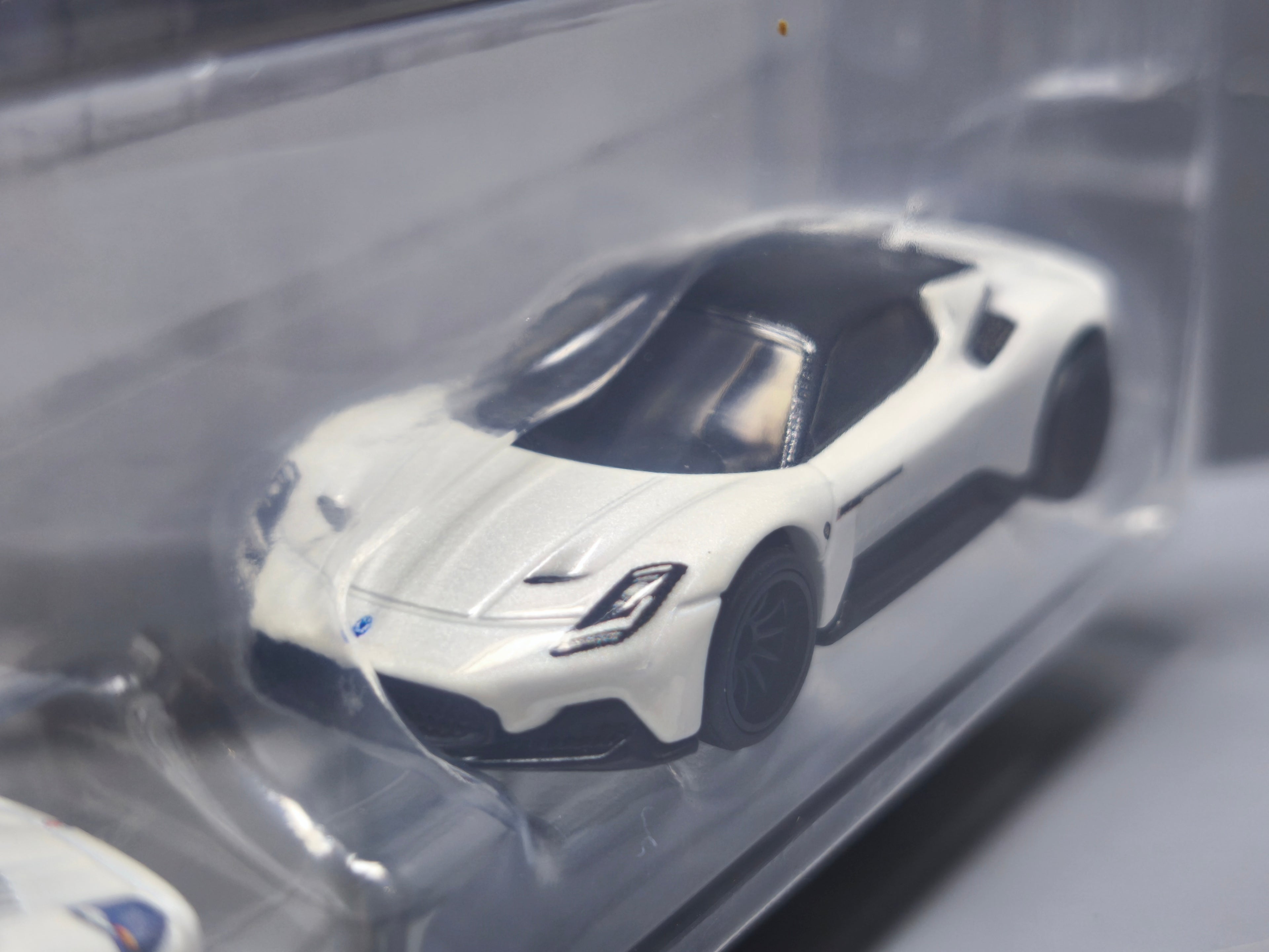 Hot Wheels Premium 2-pack Maserati MC12 & MC20 (Cart)