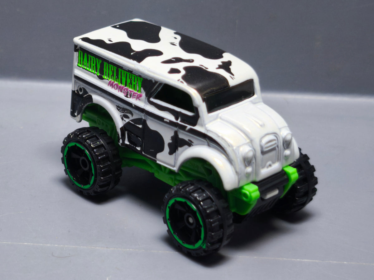 Hot Wheels Monster Dairy Delivery 2012-028 (A22)