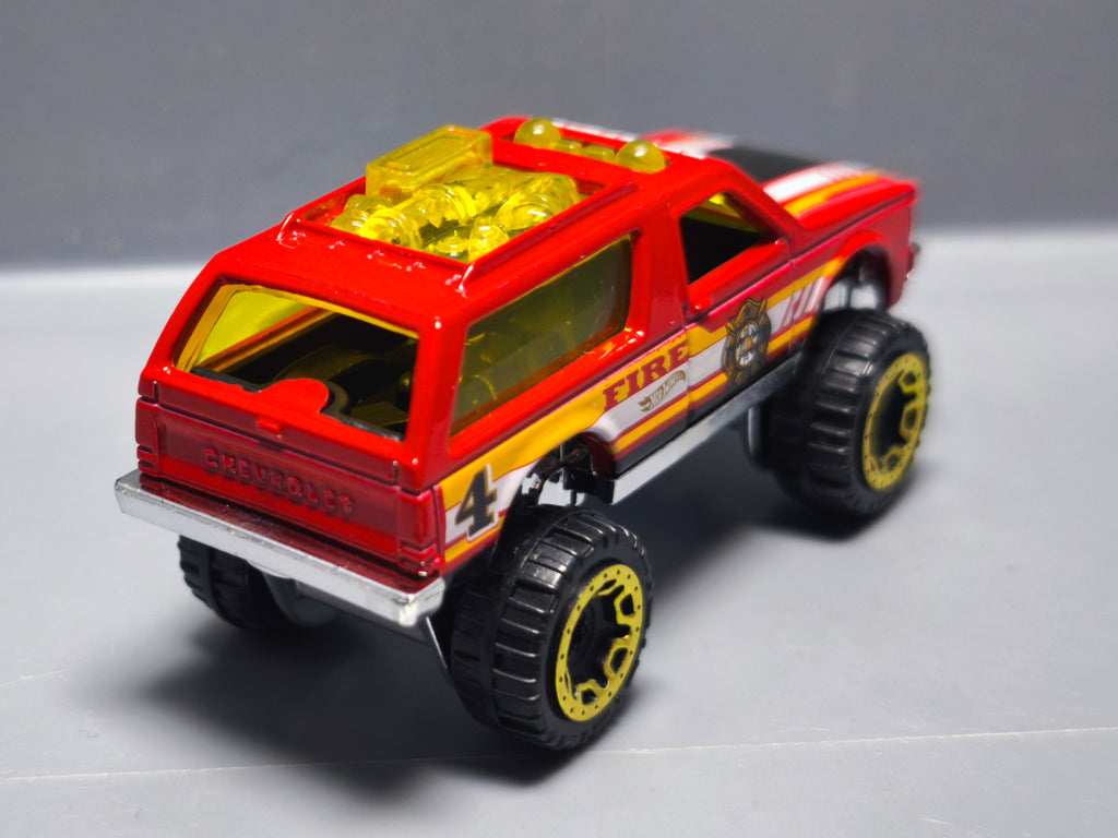 Hot Wheels Chevy Blazer 4X4 2016-213      (A20)